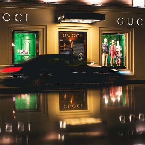 history of gucci fashion.